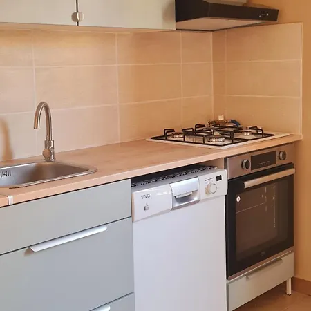 Appartamento Joli Petit Logement A Quelque Pas De La Mer Le Pradet